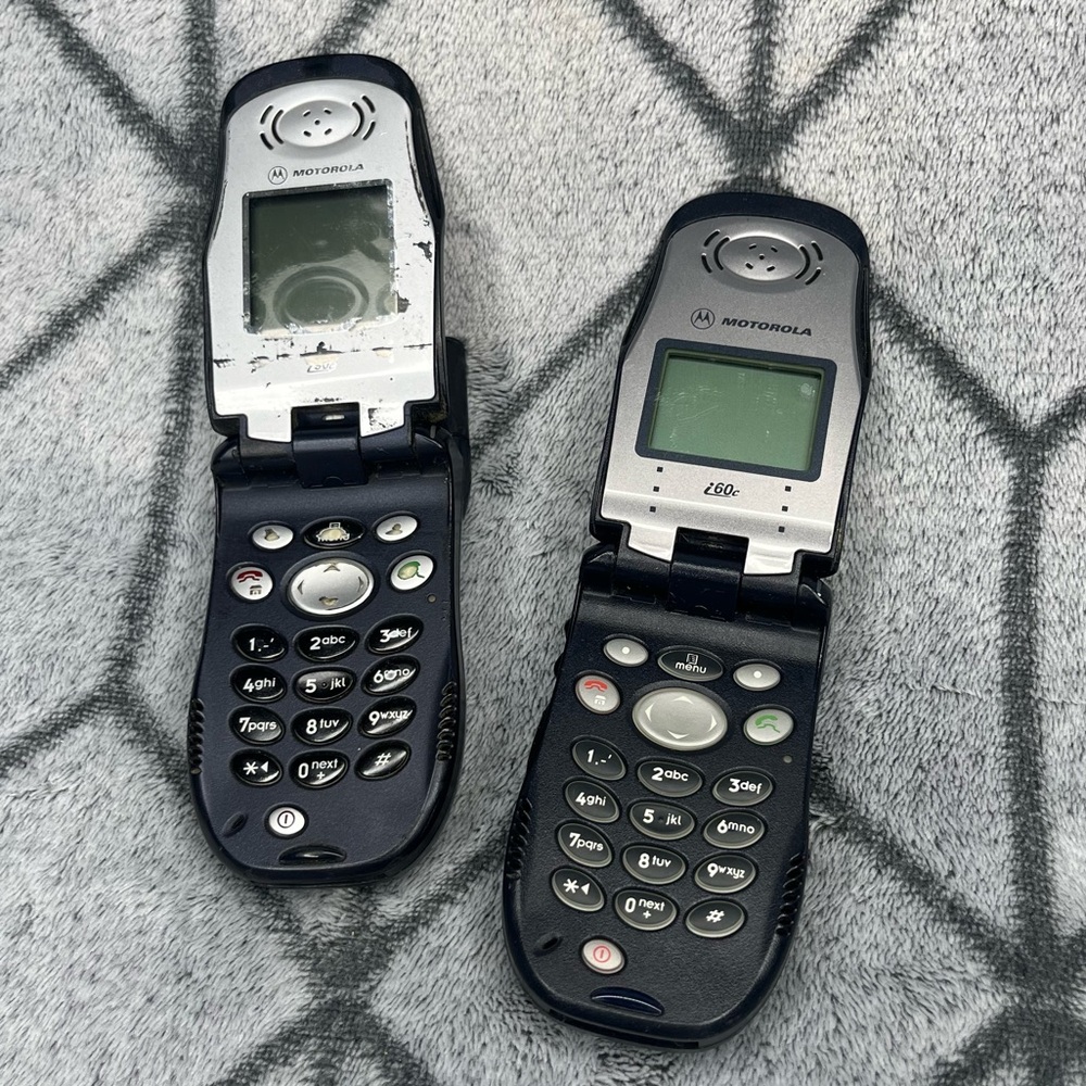 Motorola Nextel i60c & i90c Flip Phones UNTESTED S